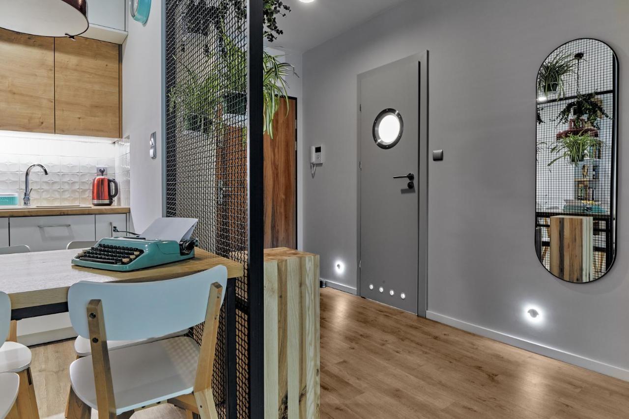 Sherlock Apartment Вроцлав Екстериор снимка